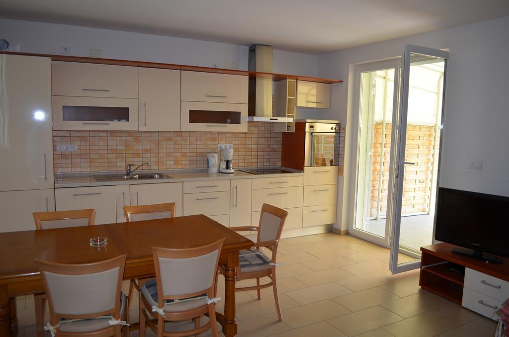 Apartments Buljan Baška Стая снимка