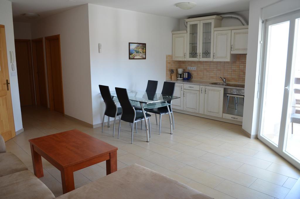 Apartments Buljan Baška Стая снимка